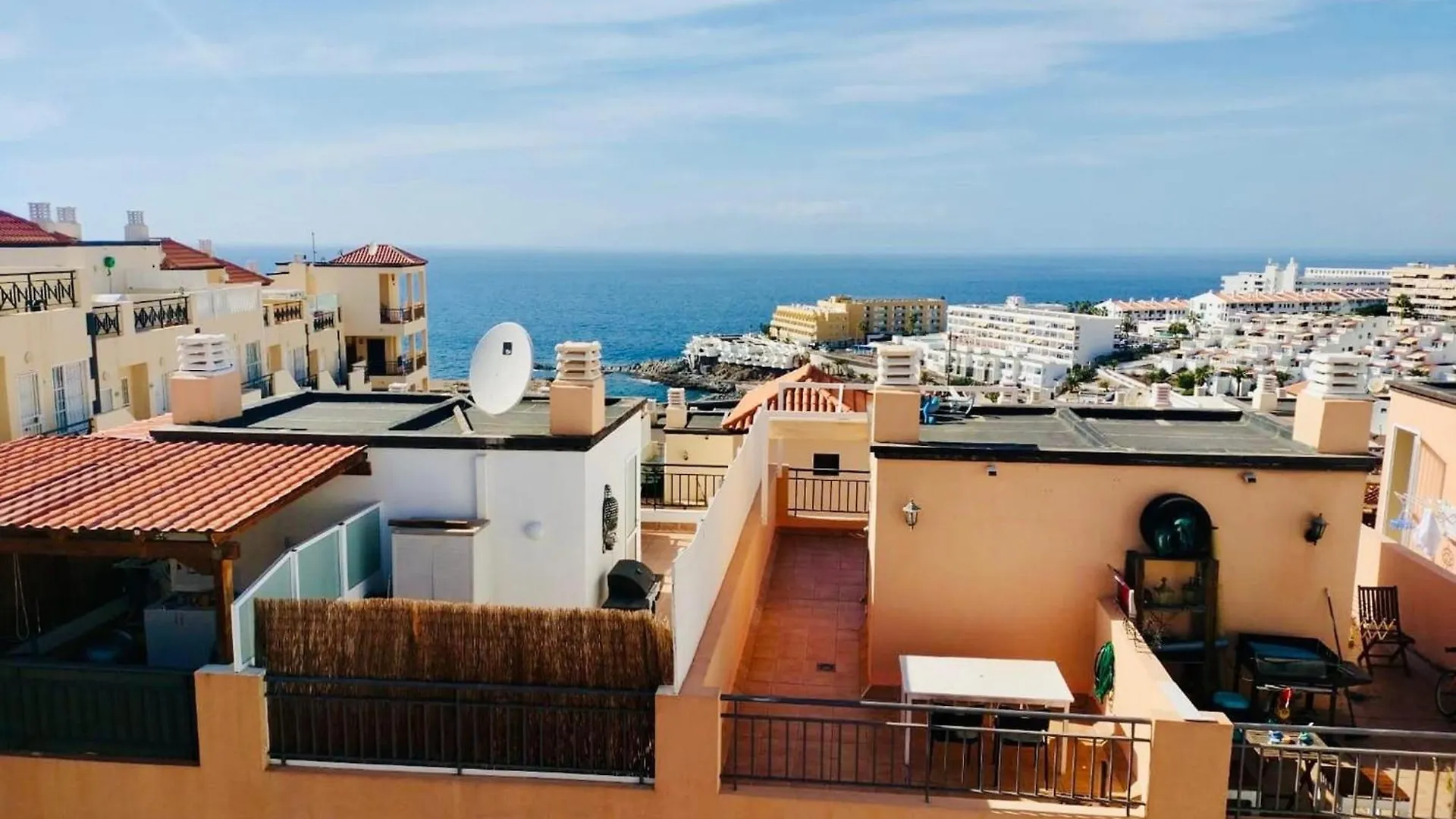 Beautiful Triplex By The Beach Callao Salvaje
